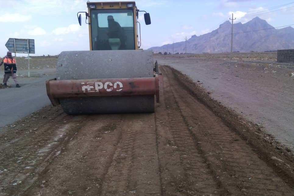 شانه سازی و مرمت580 کیلومتر جاده توسط اکیپ راهسازی و راهداری رسالت سراوان
