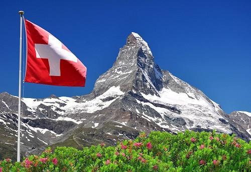 زنان سوئیسی برای مطالبه حقوق شان جیغ کشیدند! زنان سوئیسی برای مطالبه حقوق شان جیغ کشیدند!